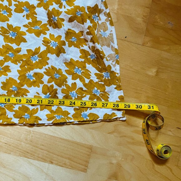 Gold and White floral patterned sun dress with poofy sleeves, size M - Picture 11 of 11